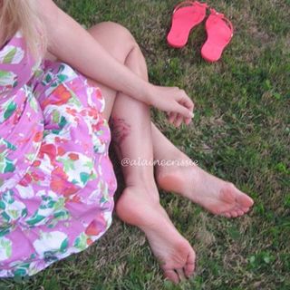 Alaine Crissiê feet photo thumbnail