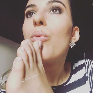 Alaine Crissiê feet photo thumbnail