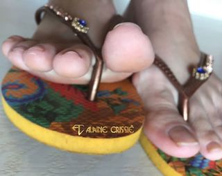 Alaine Crissiê feet photo thumbnail