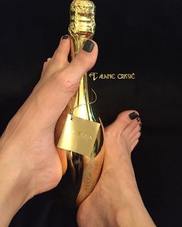 Alaine Crissiê feet photo thumbnail