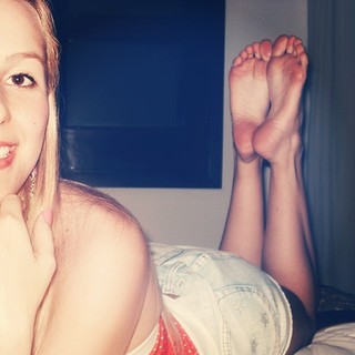 Alaine Crissiê feet photo thumbnail