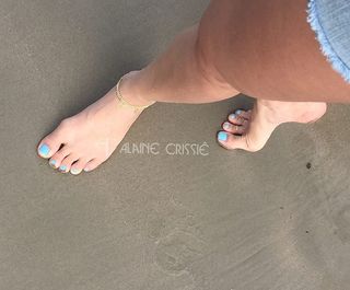 Alaine Crissiê feet photo thumbnail