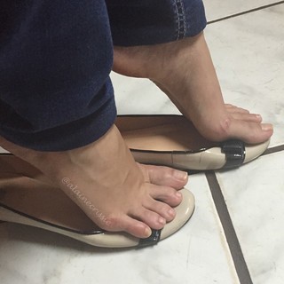 Alaine Crissiê feet photo thumbnail