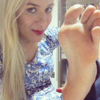 Alaine Crissiê feet photo thumbnail