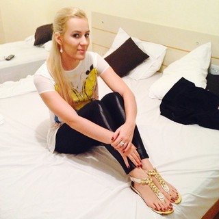 Alaine Crissiê feet photo thumbnail