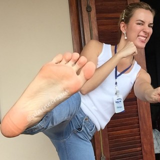 Alaine Crissiê feet photo thumbnail