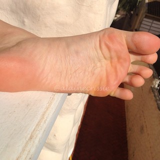 Alaine Crissiê feet photo thumbnail