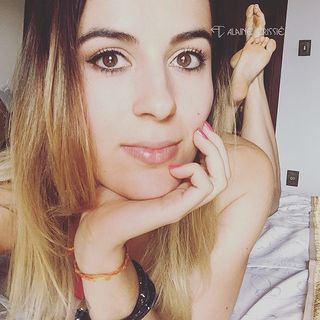 Alaine Crissiê feet photo thumbnail