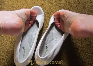 Alaine Crissiê feet photo thumbnail