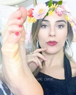Alaine Crissiê feet photo thumbnail