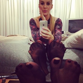 Alaine Crissiê feet photo thumbnail