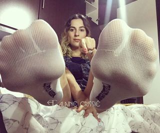 Alaine Crissiê feet photo thumbnail