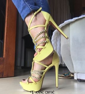 Alaine Crissiê feet photo thumbnail