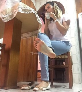 Alaine Crissiê feet photo thumbnail