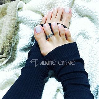 Alaine Crissiê feet photo thumbnail