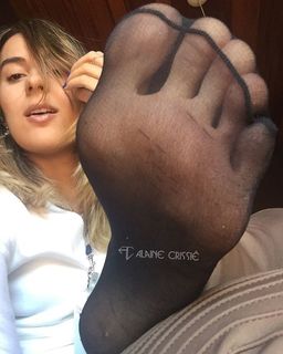 Alaine Crissiê feet photo thumbnail