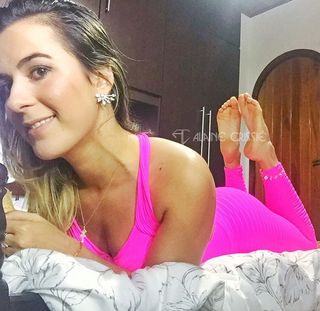 Alaine Crissiê feet photo thumbnail