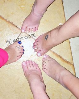 Alaine Crissiê feet photo thumbnail