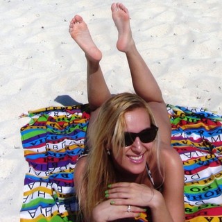 Alaine Crissiê feet photo thumbnail