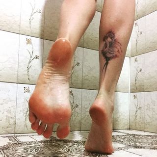 Alaine Crissiê feet photo thumbnail