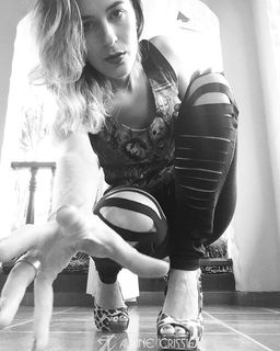 Alaine Crissiê feet photo thumbnail