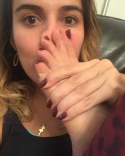 Alaine Crissiê feet photo thumbnail