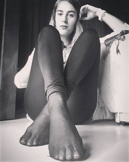 Alaine Crissiê feet photo thumbnail