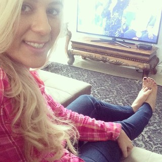 Alaine Crissiê feet photo thumbnail