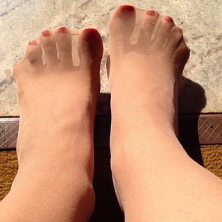 Alaine Crissiê feet photo thumbnail