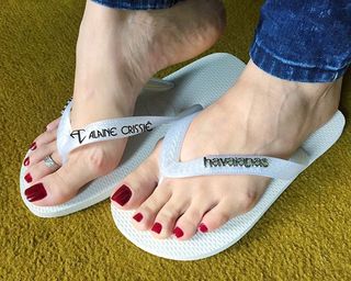 Alaine Crissiê feet photo thumbnail