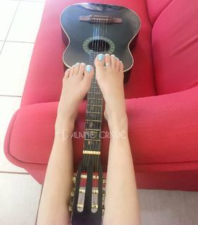 Alaine Crissiê feet photo thumbnail