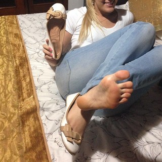 Alaine Crissiê feet photo thumbnail
