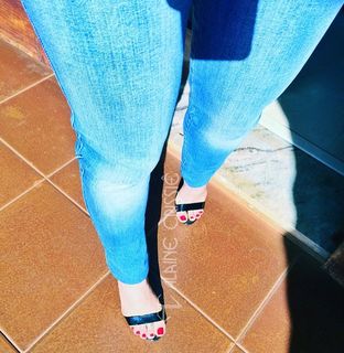 Alaine Crissiê feet photo thumbnail