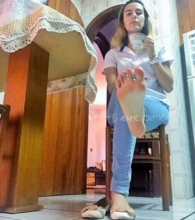 Alaine Crissiê feet photo thumbnail