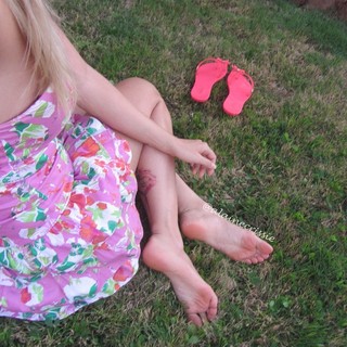 Alaine Crissiê feet photo thumbnail