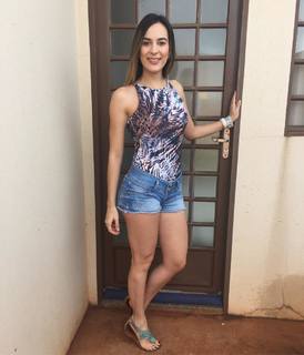 Alaine Crissiê feet photo thumbnail