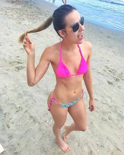 Alaine Crissiê feet photo thumbnail