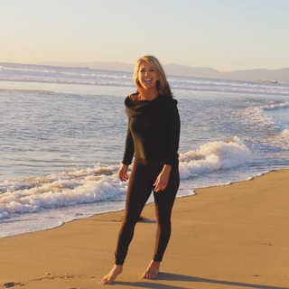 Denise Austin feet photo thumbnail