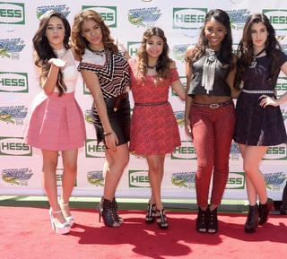 Camila Cabello feet photo thumbnail