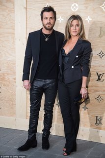 Jennifer Aniston feet photo thumbnail