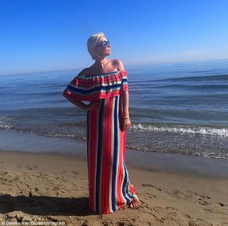 Denise Van Outen feet photo thumbnail