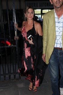 Jennifer Aniston feet photo thumbnail