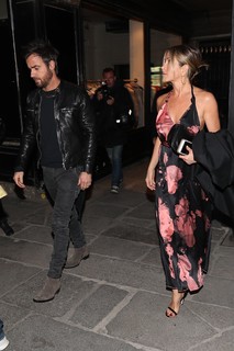 Jennifer Aniston feet photo thumbnail