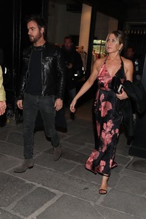 Jennifer Aniston feet photo thumbnail