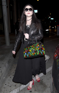Michelle Trachtenberg feet photo thumbnail