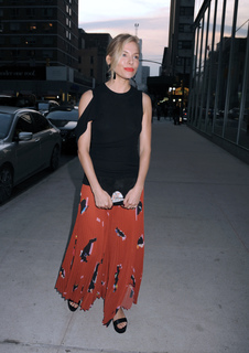 Sienna Miller feet photo thumbnail