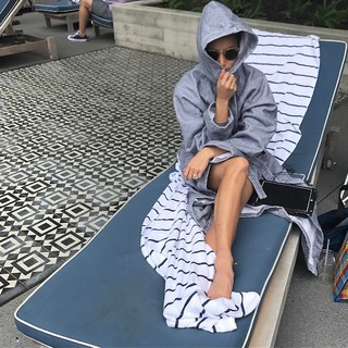 Jamie Chung feet photo thumbnail