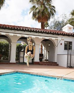 Jamie Chung feet photo thumbnail