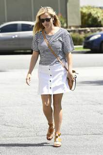 Reese Witherspoon feet photo thumbnail