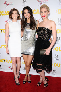 Victoria Justice feet photo thumbnail